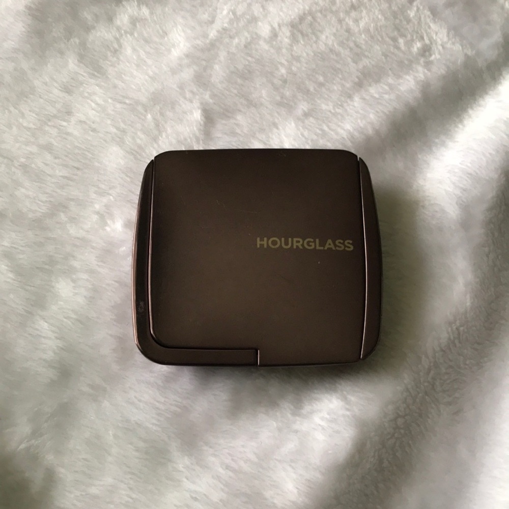 Hourglass Ambient Lighting Powder in Radiant Light
